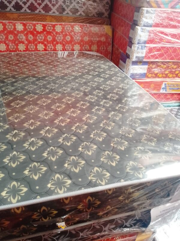 5 feet by 6 feet 8 inches mattress - Image 3